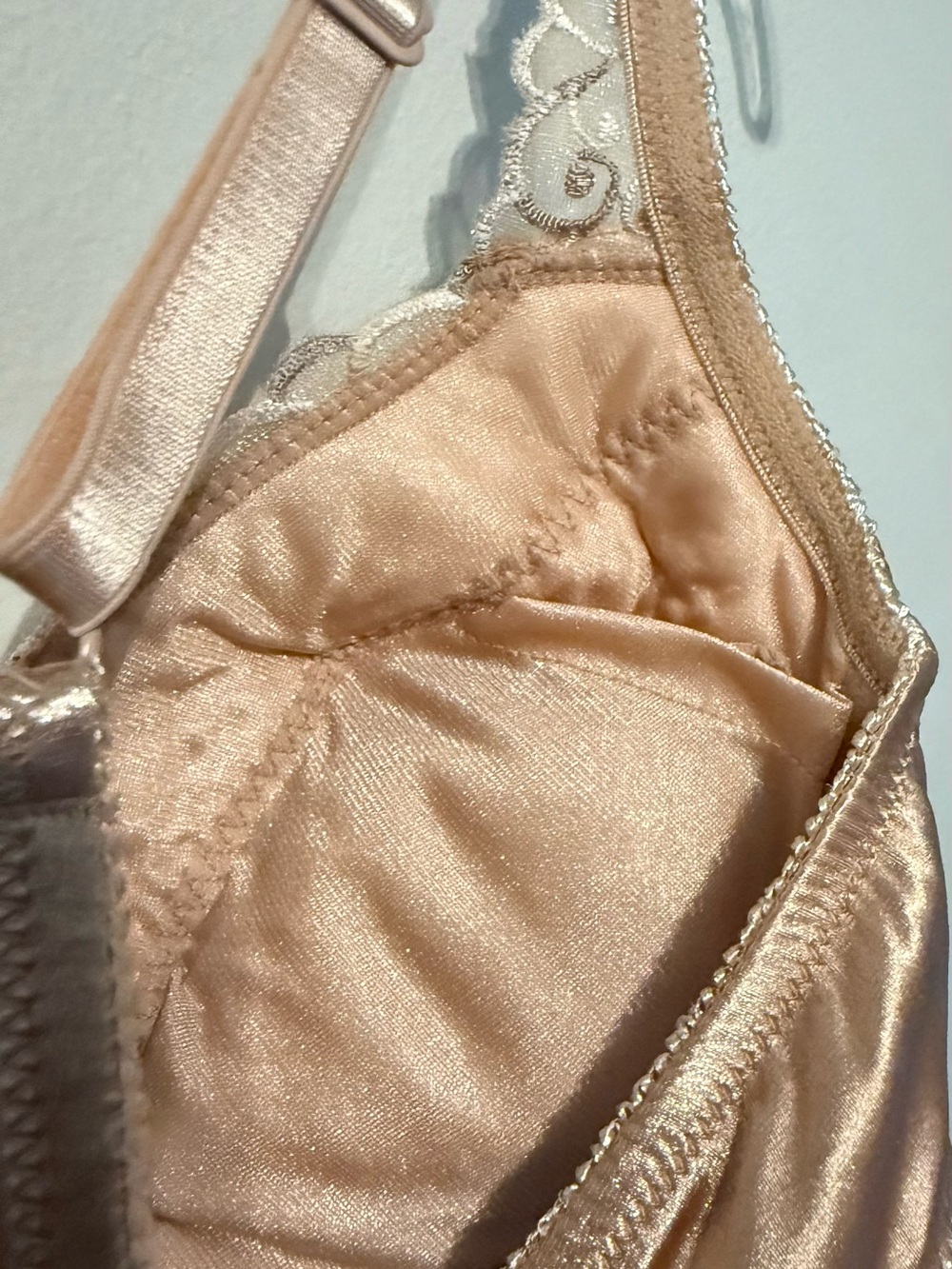 Victoria's Secret Nude Embroidered T-Back Padded Underwire Bra - Picture 9 of 13